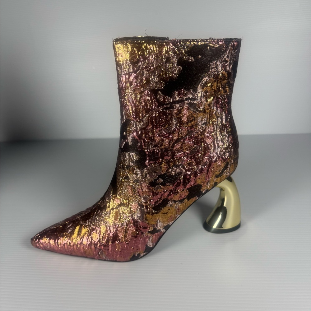 Azalea Wang FARID Metalic Brocade Ankle Boots Gold Sculptured Heel Size 6